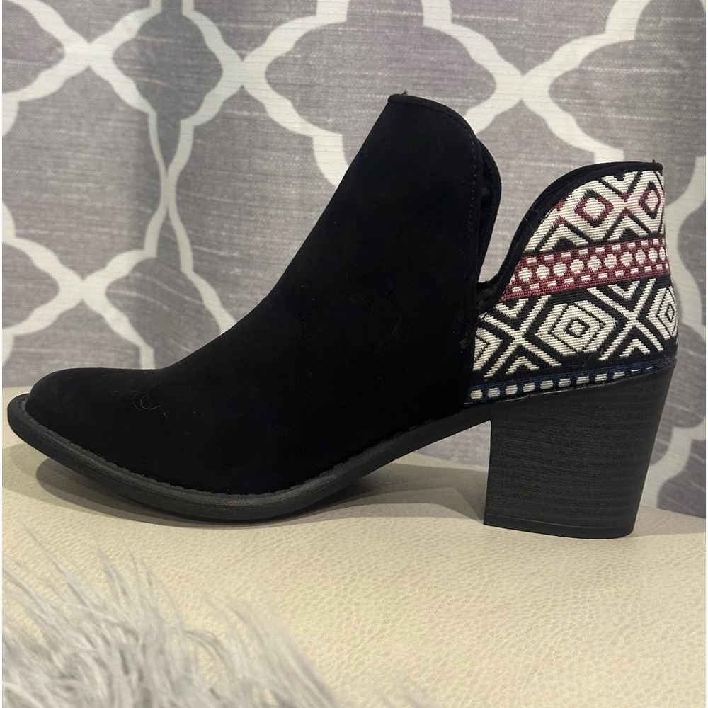 Clean Ankle Booties Size 8